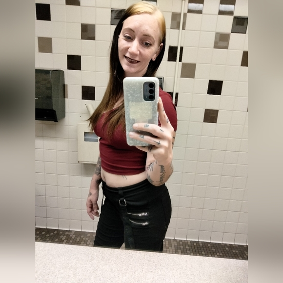 Meet your Posher, Nikole - Picture 3 of 11